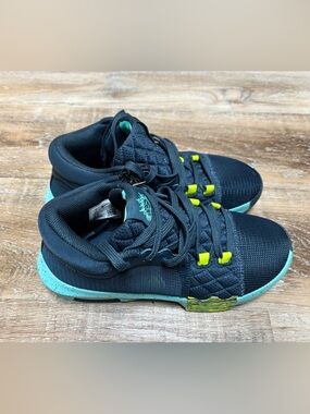 Men’s LeBron Witness 8 Basketball Shoes in Armory Navy Green - NWOT NO BOX